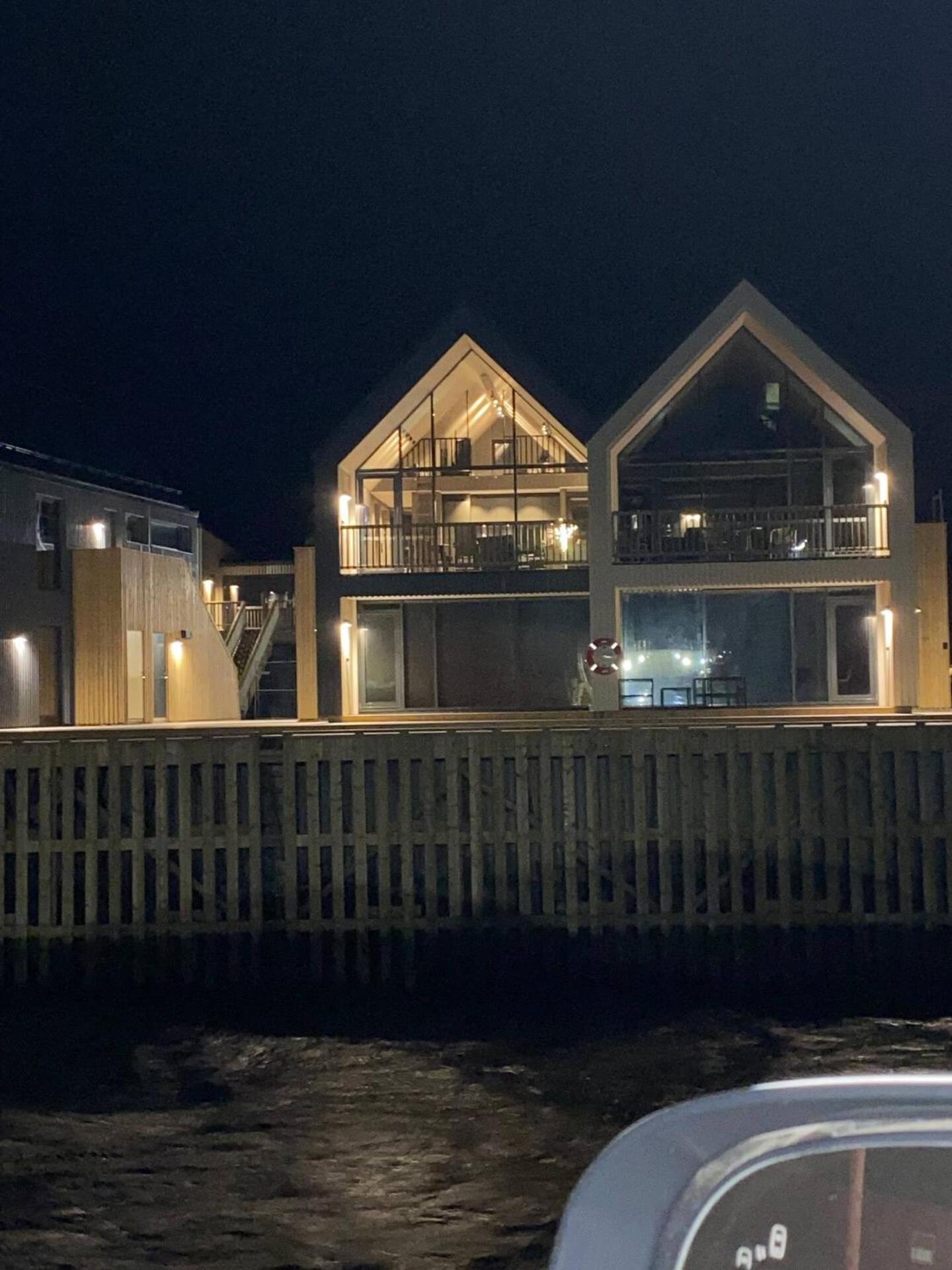 Ny Leilighet I Henningsvaer! Bagian luar foto