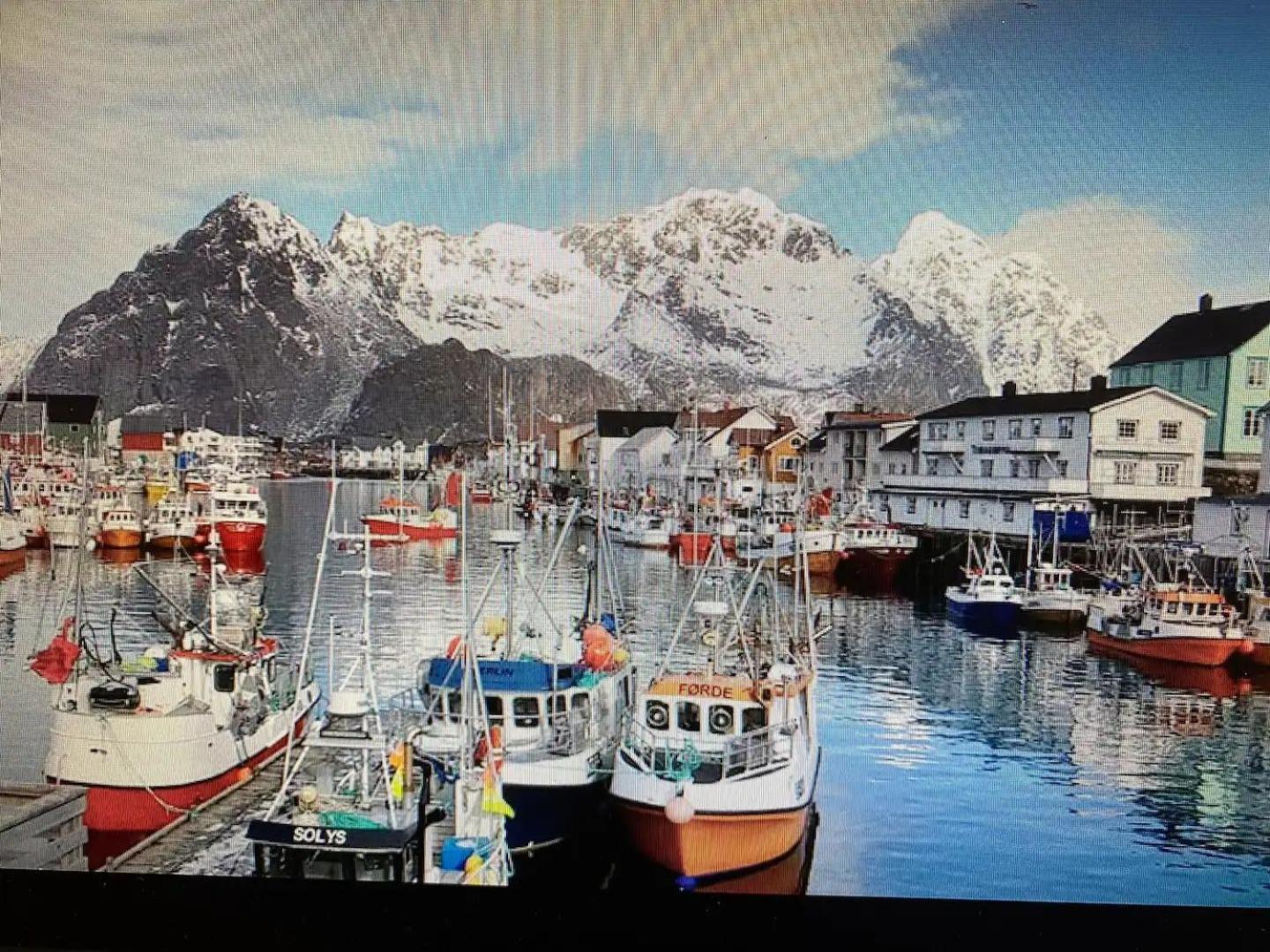 Ny Leilighet I Henningsvaer! Bagian luar foto
