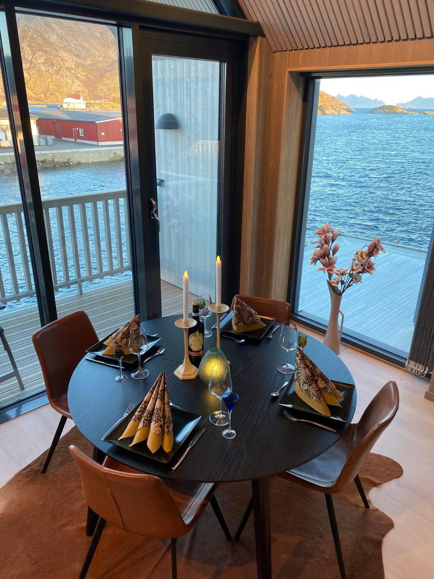 Ny Leilighet I Henningsvaer! Bagian luar foto