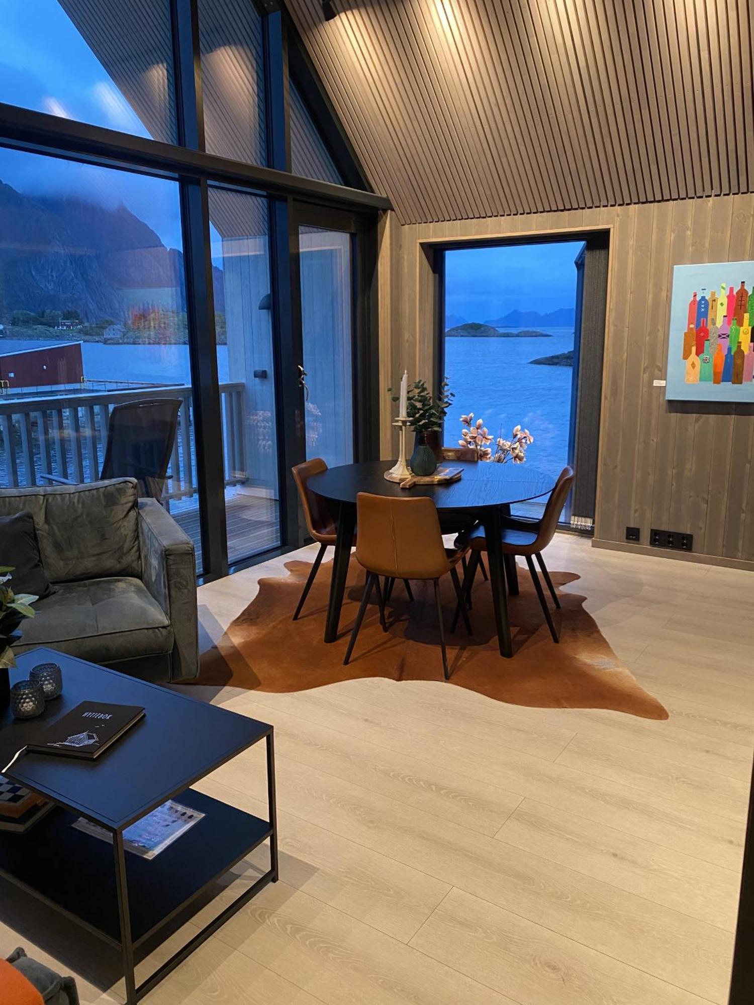 Ny Leilighet I Henningsvaer! Bagian luar foto