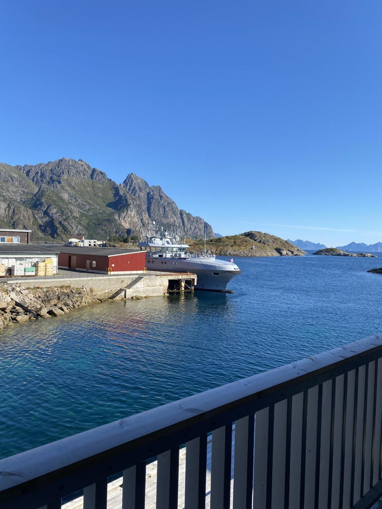 Ny Leilighet I Henningsvaer! Bagian luar foto