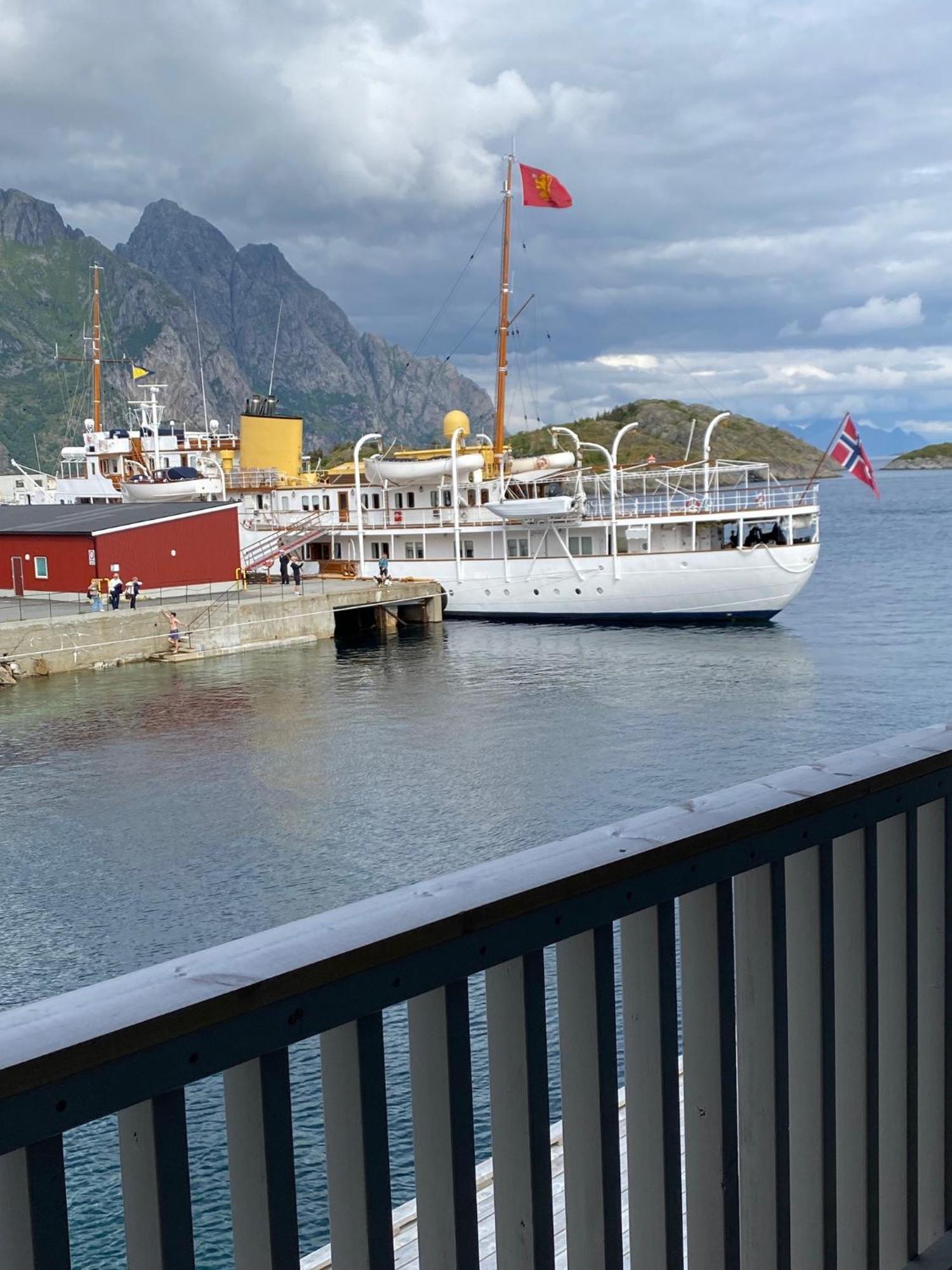 Ny Leilighet I Henningsvaer! Bagian luar foto