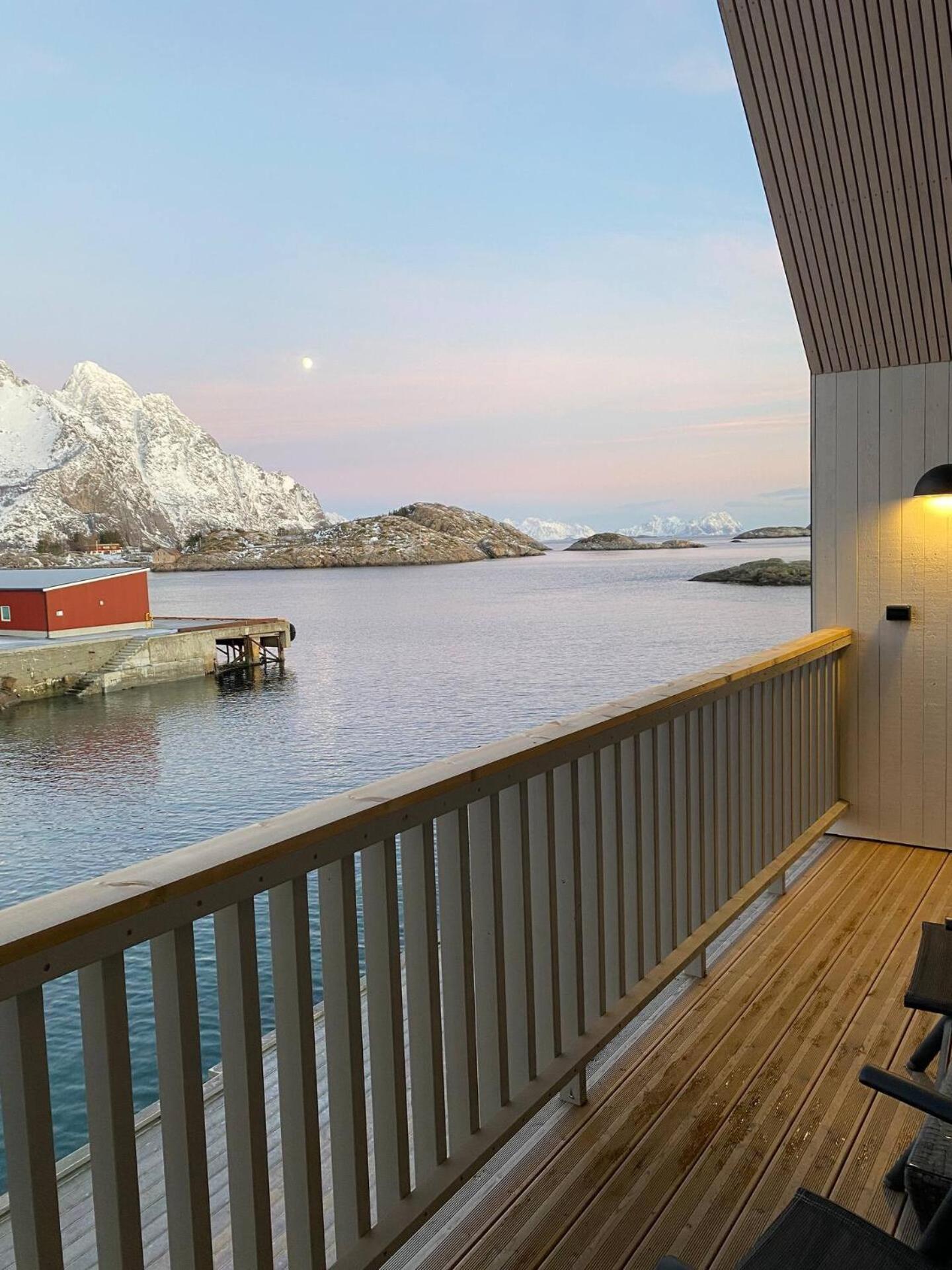 Ny Leilighet I Henningsvaer! Bagian luar foto